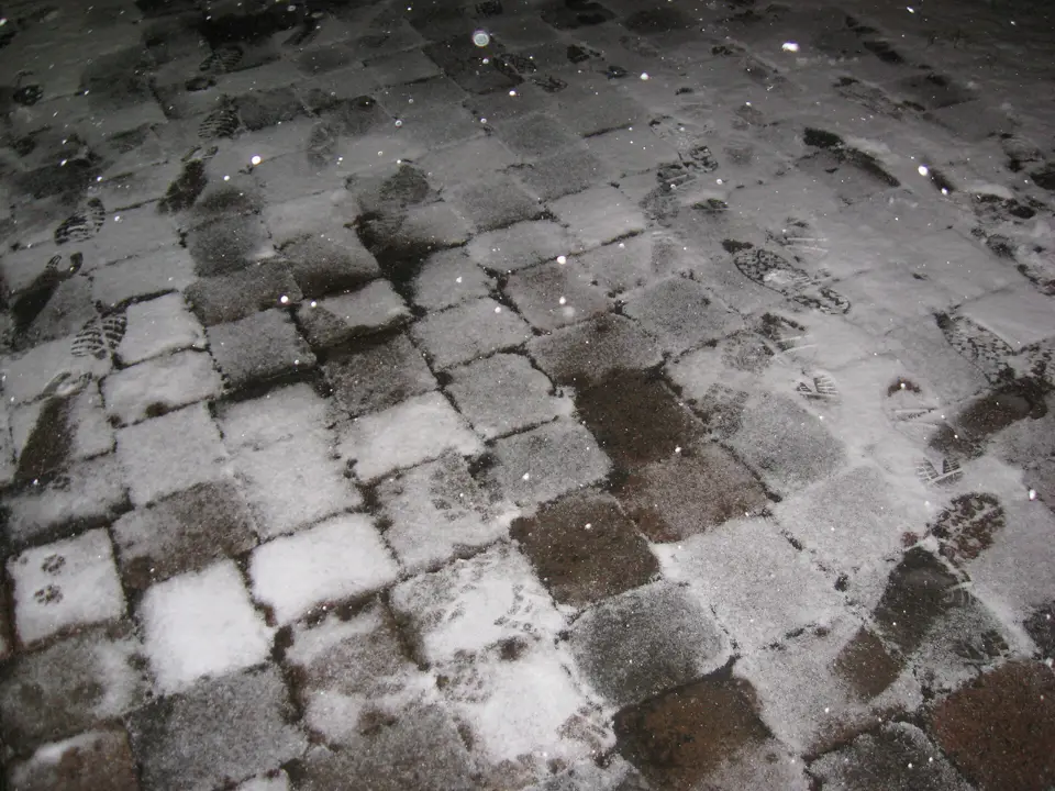 The Village Lodge walkway in Mammoth Lakes